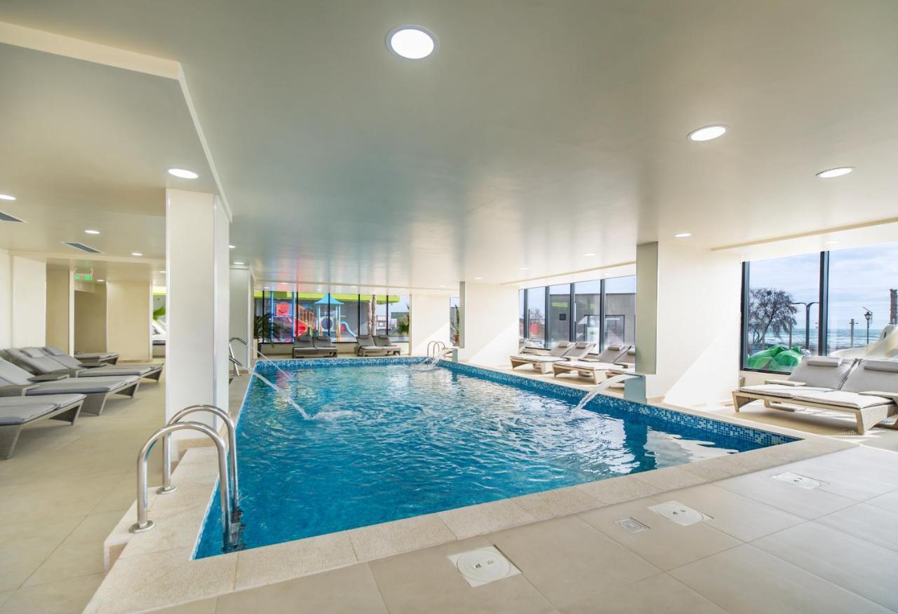 Submarine Apartment Spa N Pool Beach Resort Năvodari Esterno foto